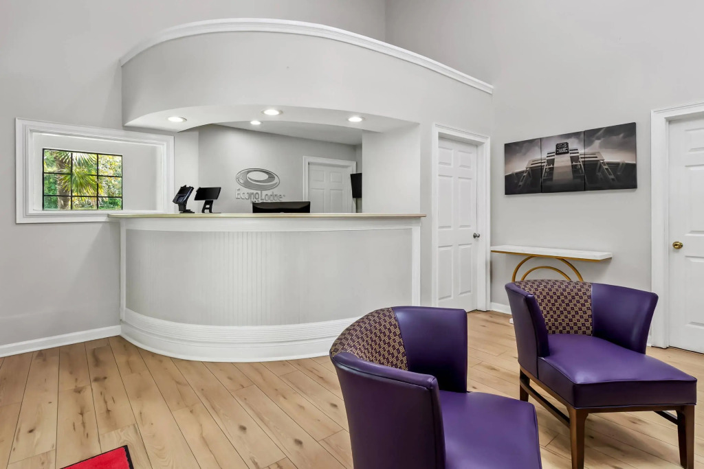 Econo Lodge Inn & Suites Cayce I-26 Airport