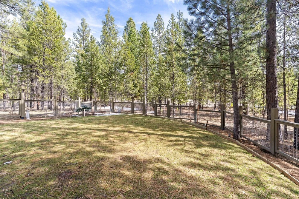 Super Coop 5 Bedroom Home by RedAwning, Bend