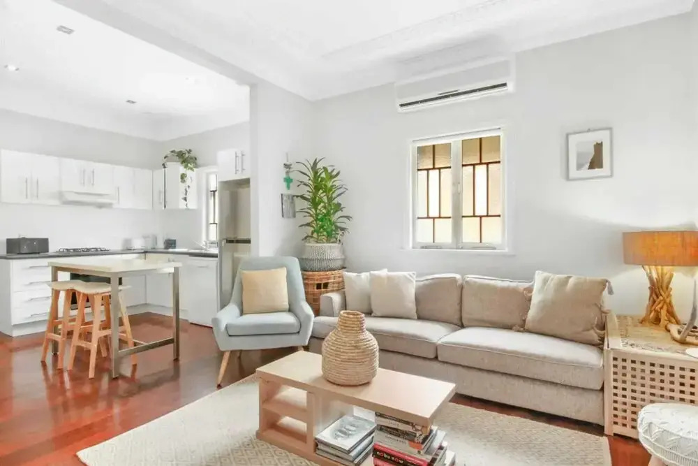 Lovely 2 Bedroom Terrace House in West End