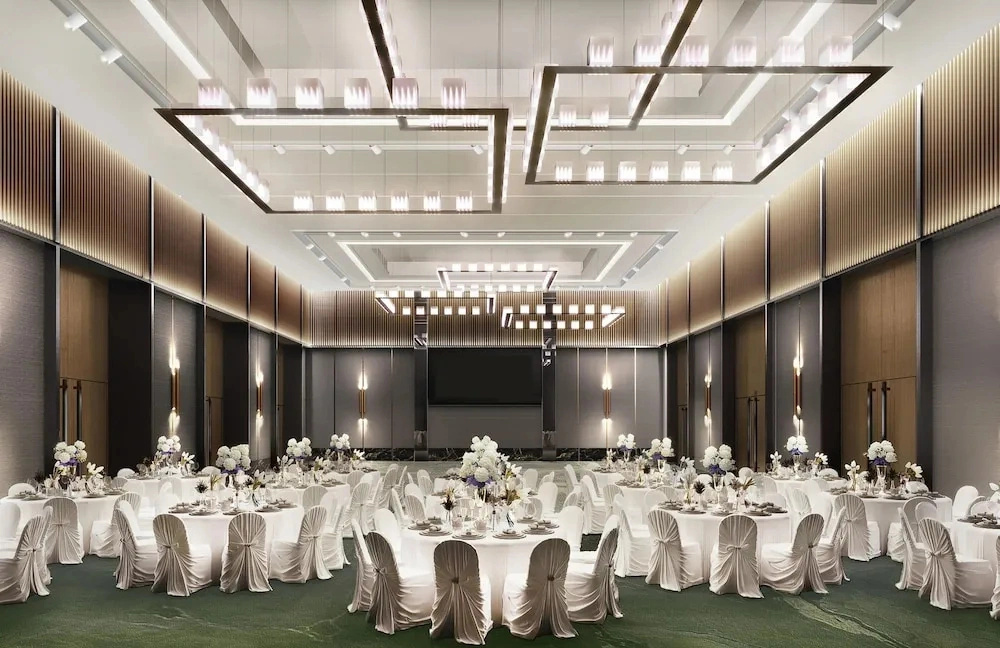 Shanghai Parkview Hotel, Curio Collection By Hilton