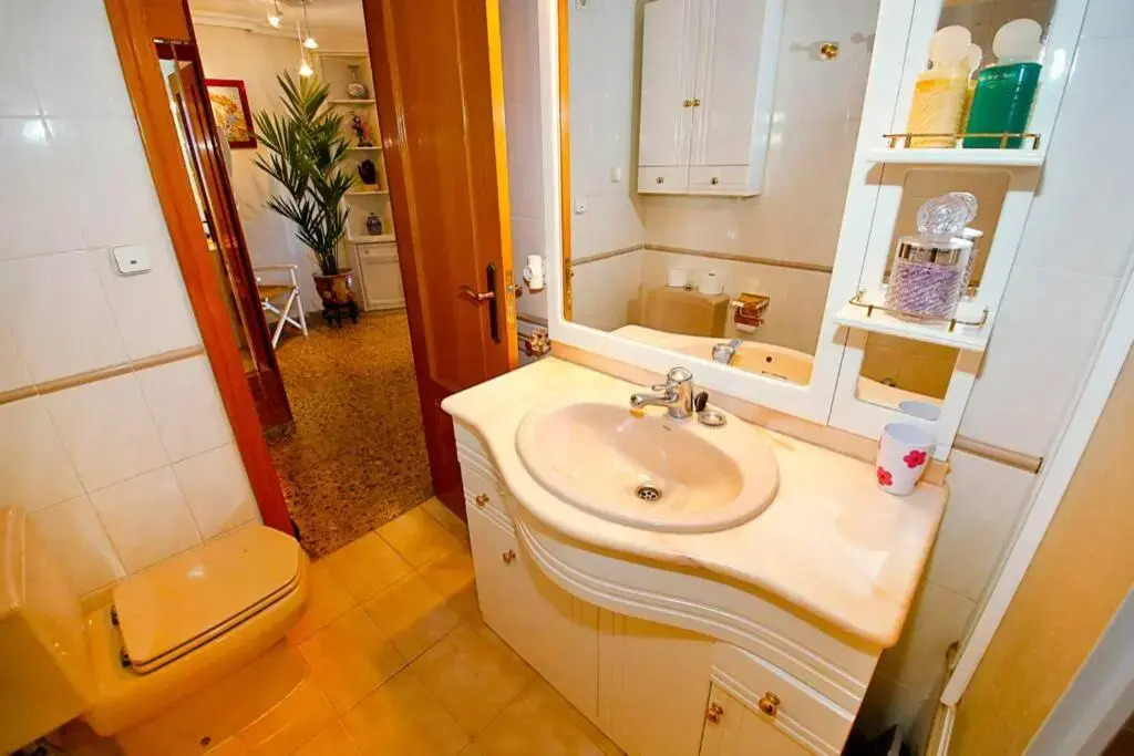 Garden apartment with Pool and AC