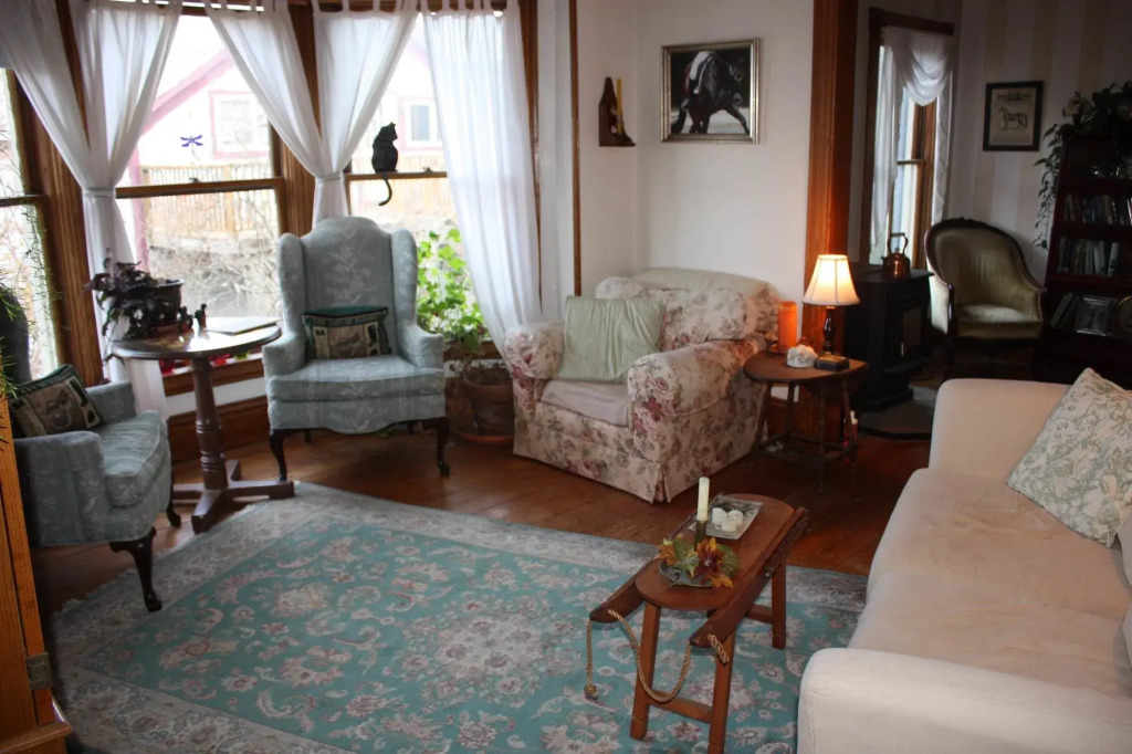 Rose Arbour Bed & Breakfast