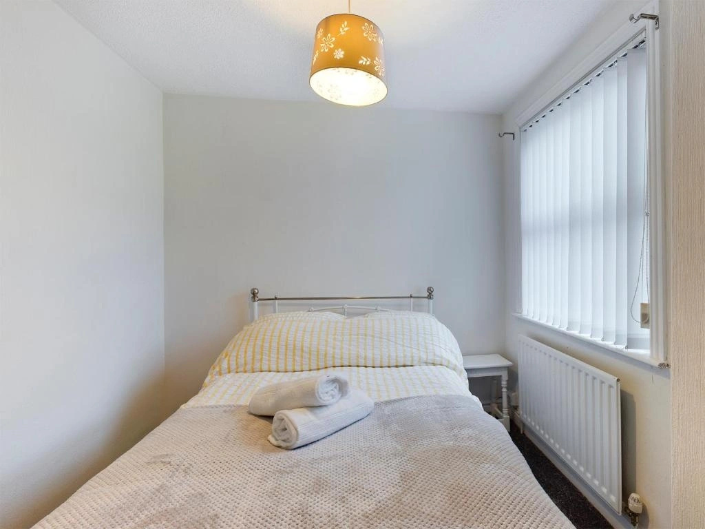 Cheerful 3 bedroom home with free parking and WIFI