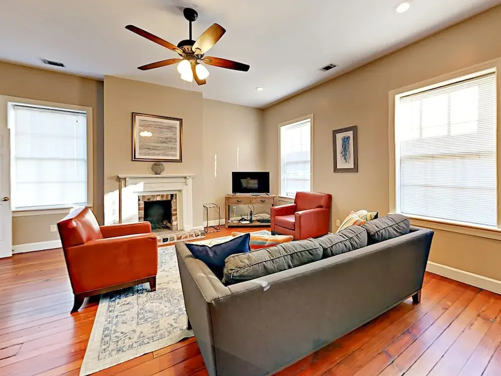 127 E Liberty Townhouse Unit B 2 Bedrooms 1 Bathroom Townhouse