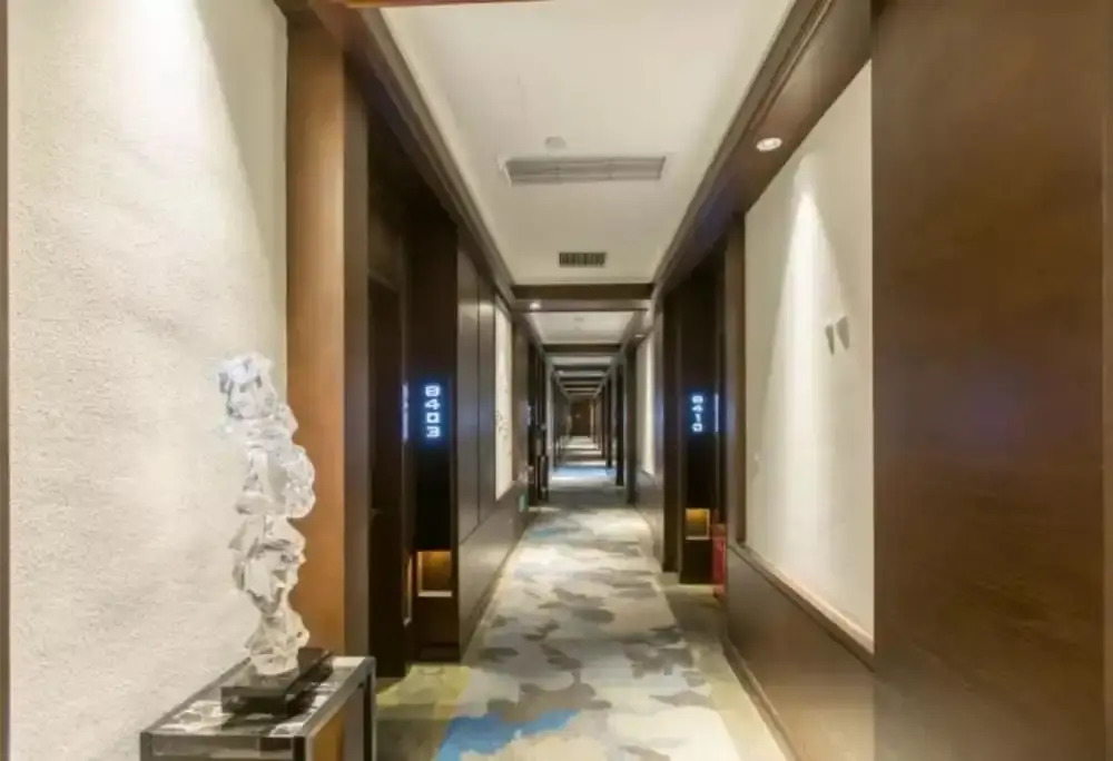 Bolianhui Hotel(Monument to the people's Liberation Shibati  Store)
