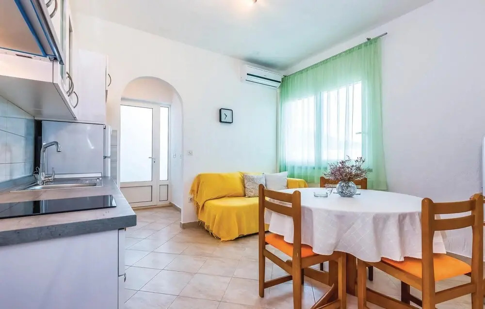 Stunning Home in Supetarska Draga With Wifi and 1 Bedrooms