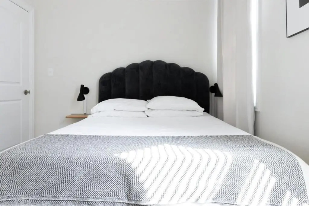 Updated West Town 2BR with W&D by Zencity