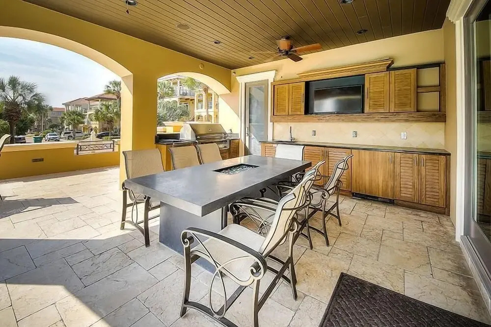 Gigglin Marlin 7 Bedroom Holiday Home by Five Star Properties