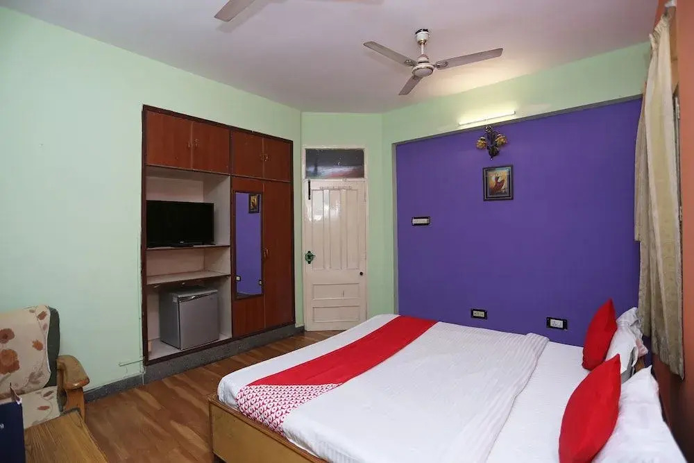 OYO 10674 Hotel Royal Inn