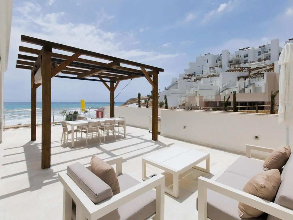 Luxury Penthouse With Hot Tub And Sea Views