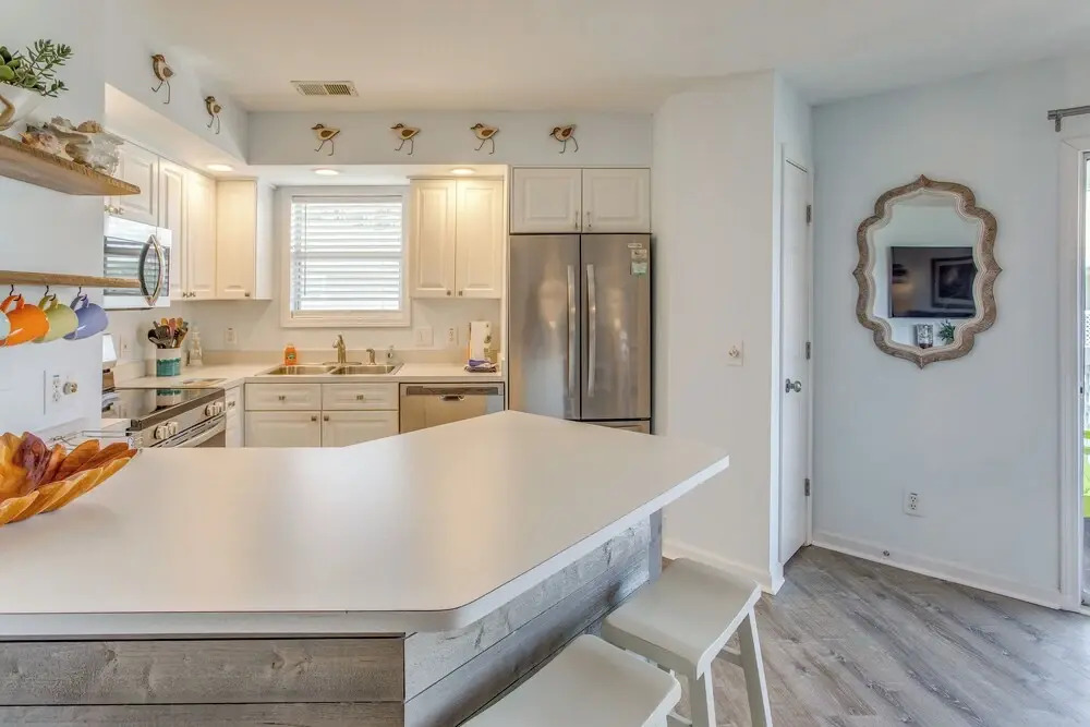 NMB Condo: Walk to the Beach or Use the Pool!