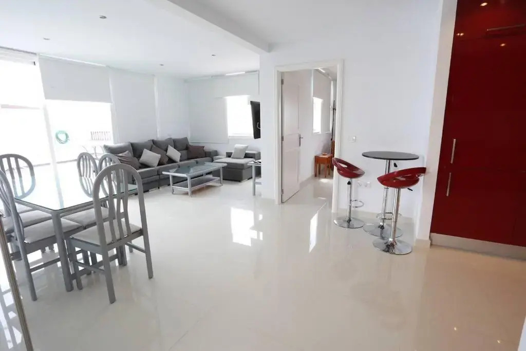 Lovely 3-Bedroom Penthouse With Seaview