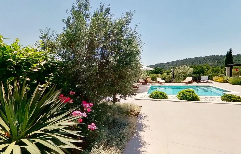 Beautiful Home in Grohote With Wifi, 4 Bedrooms and Sauna