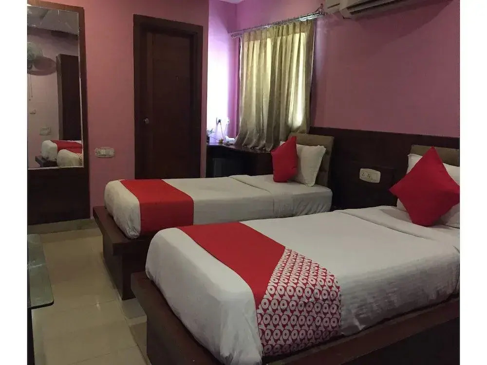 OYO 382 Madhura Inn