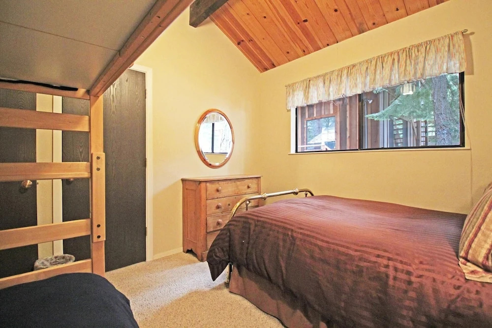 Laird House - HOT Tub!