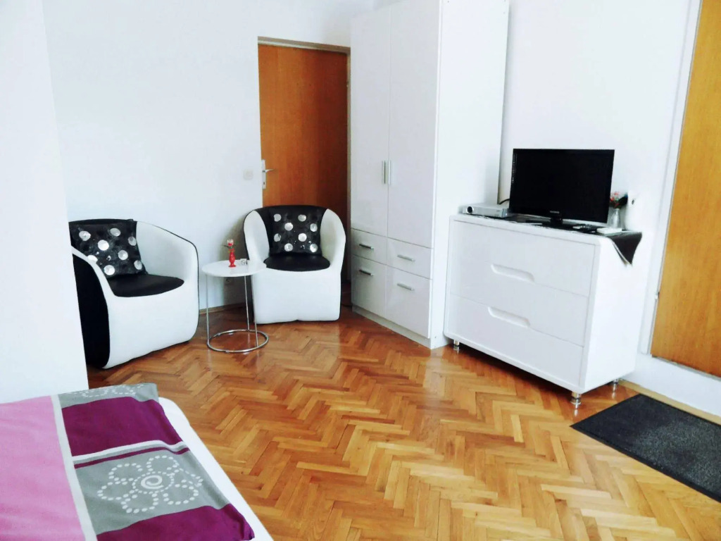 Adria Apartments and Rooms
