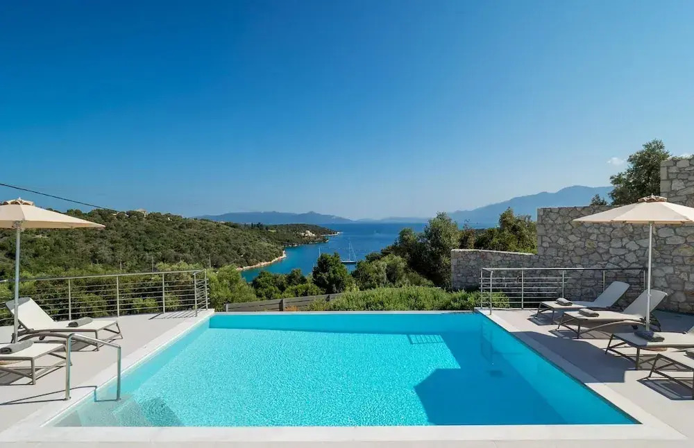 Villa Akoni