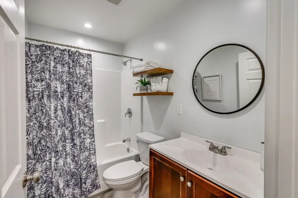 Sleek San Fernando Studio ~ 14 Mi to Universal