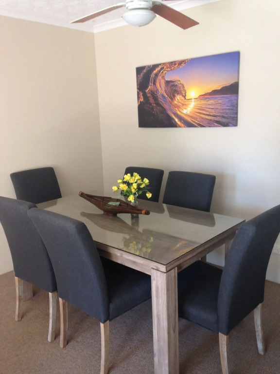 Sunsetcourt Budget holiday apartments surfers paradise