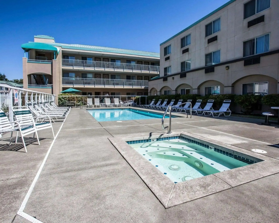 Quality Inn Grand Suites Bellingham