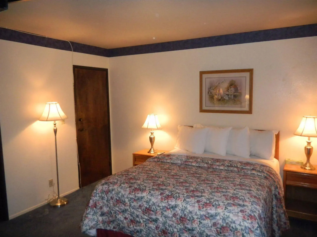 Oakridge Inn