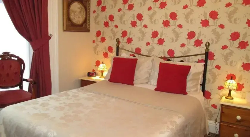 Kenwood Guest House — ОТЕЛЬ ЗАКРЫТ