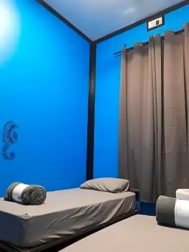 Ozi Inn Backpackers - Perth -Valid International Passport Required
