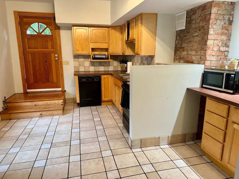 Free Parking - Prime Location - Downtown