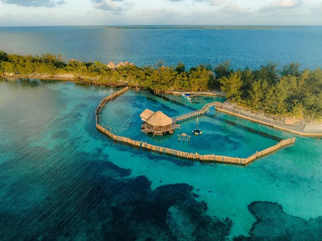Thatch Caye Resort a MuyOno Resort