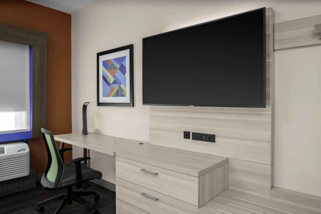 Holiday Inn Express & Suites Wilmington West - Medical Park by IHG