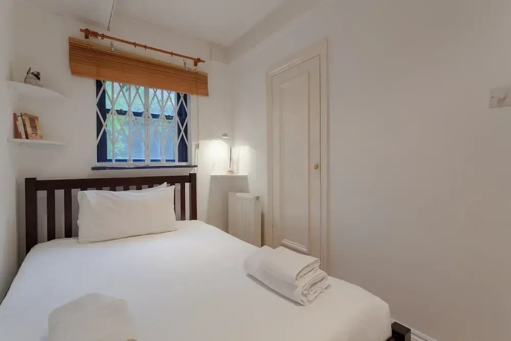 2 Bedroom Apartment With Garden in Chelsea