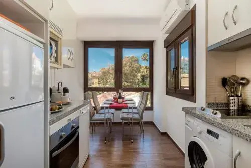 Apartamento con terraza y piscina junto a la playa
