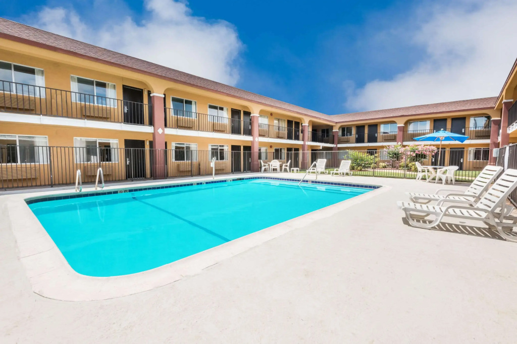 Super 8 by Wyndham Midwest City OK