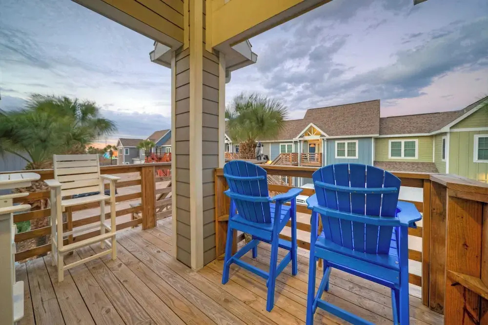 Communal Pool, Beach Gear & Prime Location Near Port Aransas Beaches Salty Seas by Avantstay