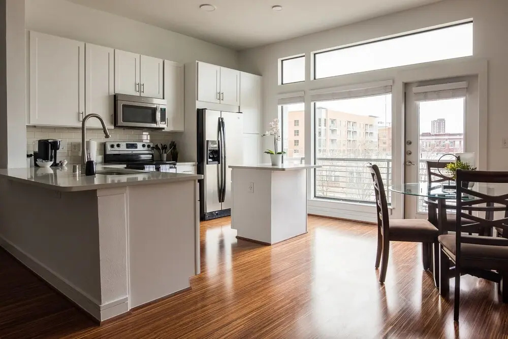 1 BR Apt Near AA Center with Parking by Frontdesk
