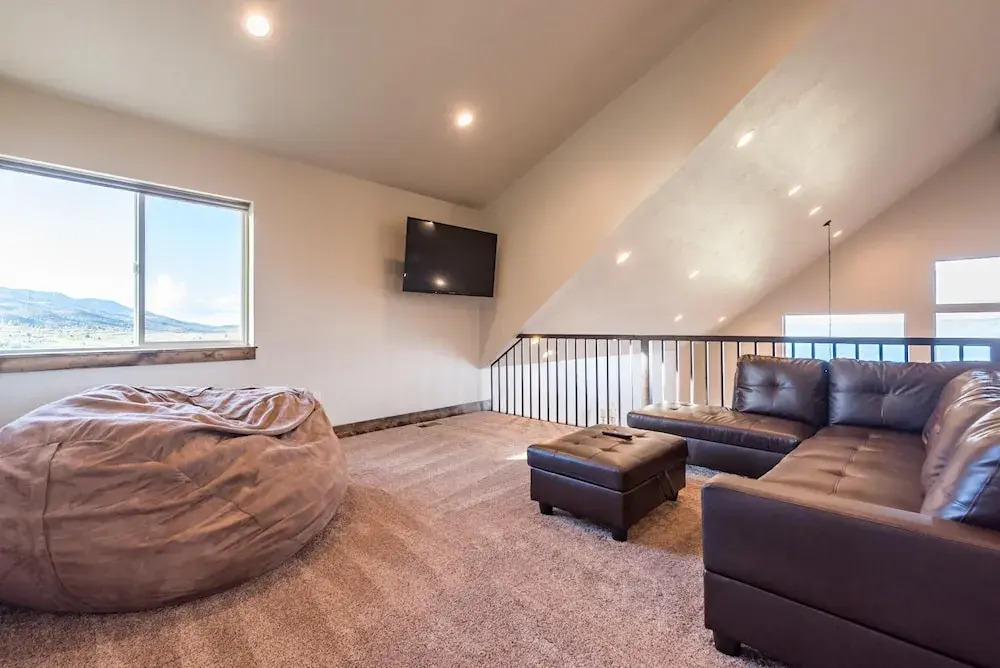 Floor to Ceiling Lake Views - Perfect Family Getaway
