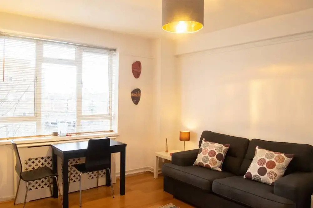 1 Bedroom Apartment Near Victoria Station