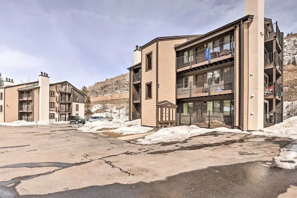 Cozy East Vail Condo ~ 6 Mi to Vail Village