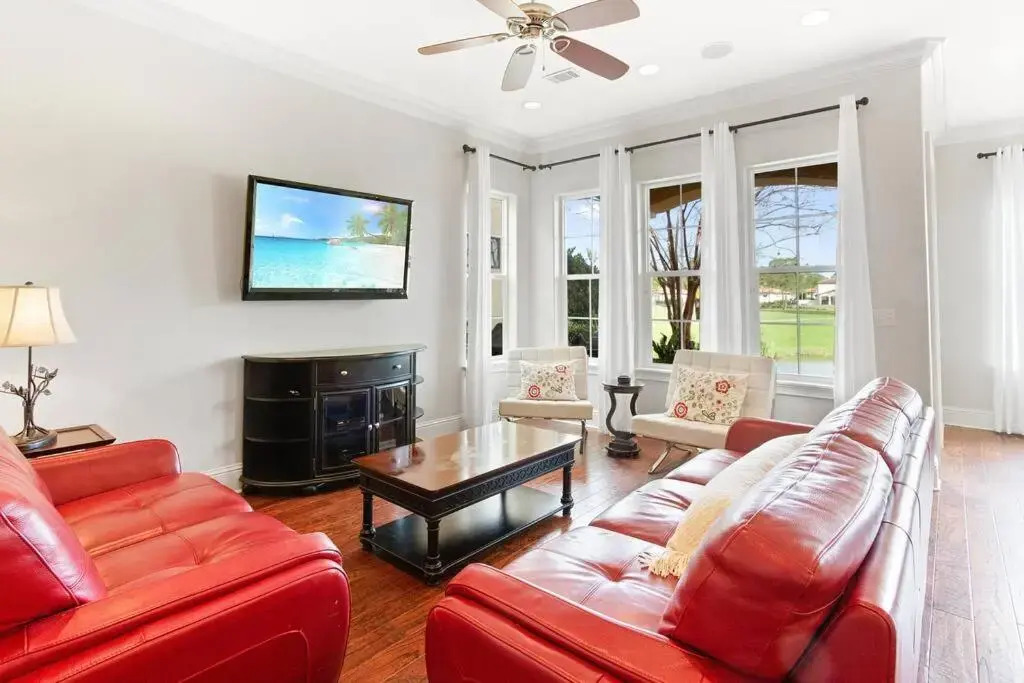 4 Bedroom house on the golf course with 2 golf carts!