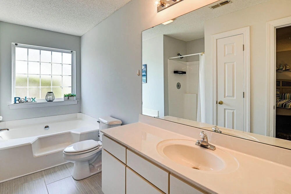 Murrells Inlet Condo w/ Pool Access, Near Beach!