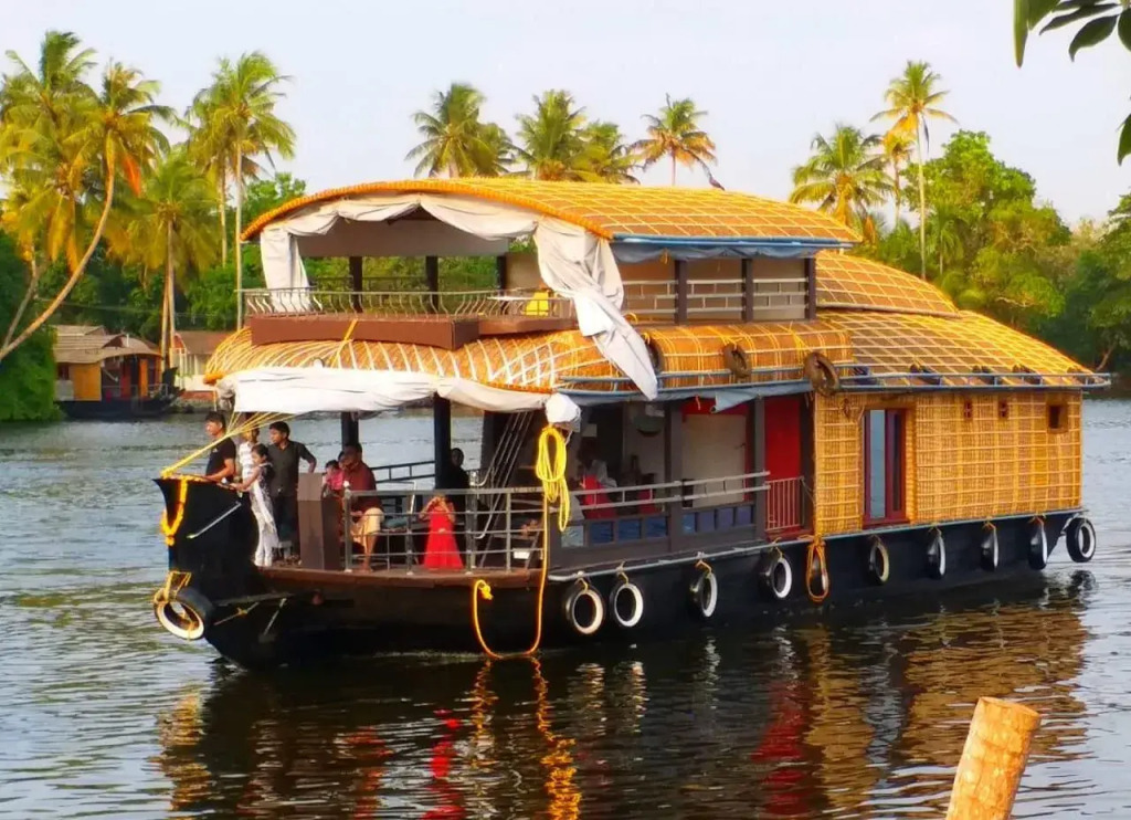 Private Houseboat