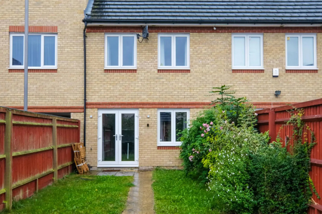 Heathrow Living Holywell Springs Serviced House