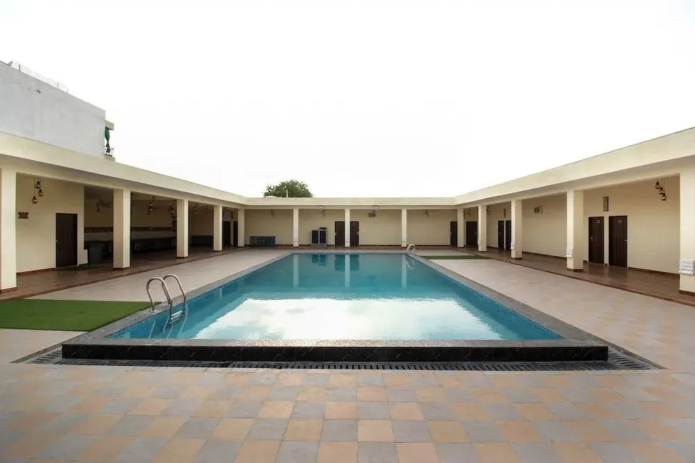 OYO 17070 Vrindavan Resort