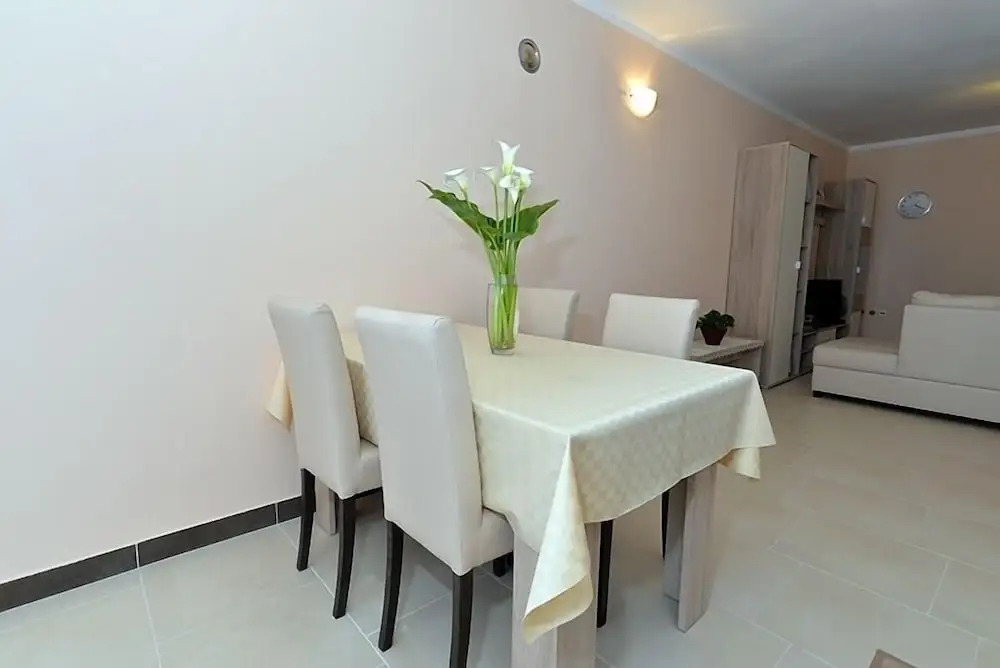Apartment 640