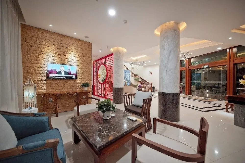 Guilin Crystal Crescent Moon Hotel