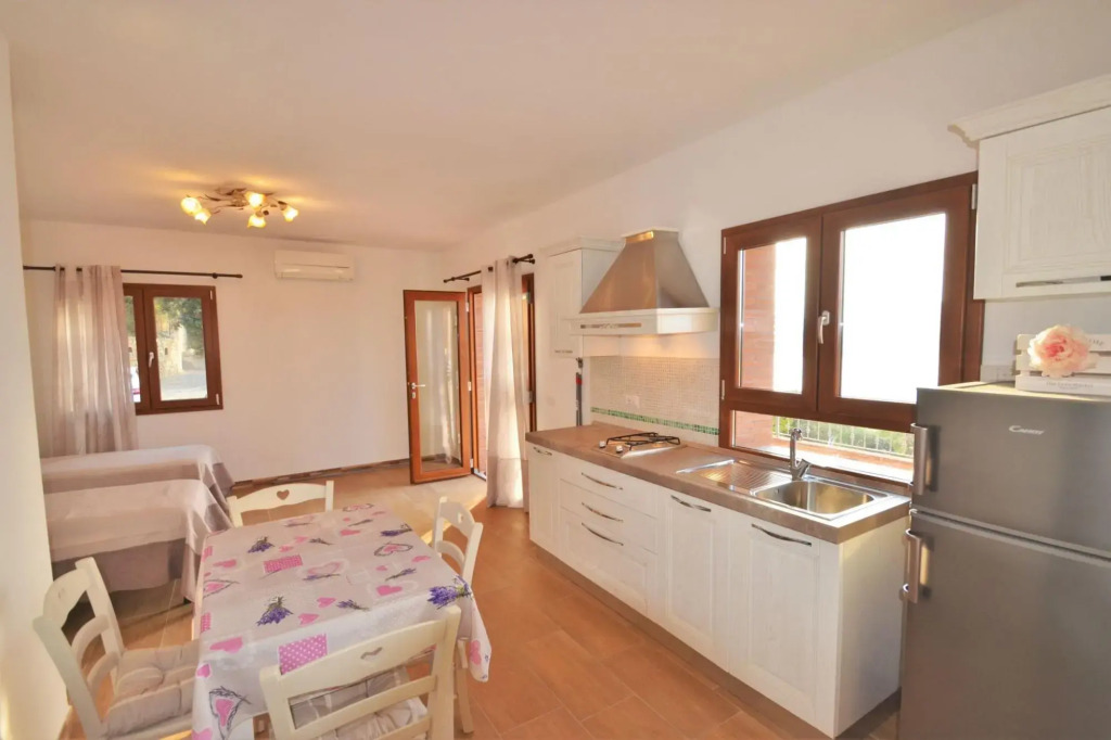 Two semi-detached houses in the immediate vicinity, for a total of three apartments on a 5-acre lot.-Villetta Zuccale 2