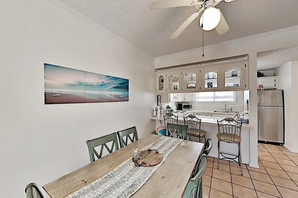 Charming At The Dolphins W/ Pool & Hot Tub 2 Bedroom Condo
