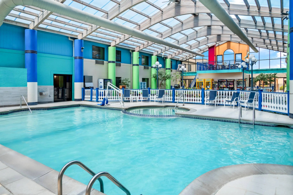 Country Inn & Suites by Radisson, Muskegon, MI