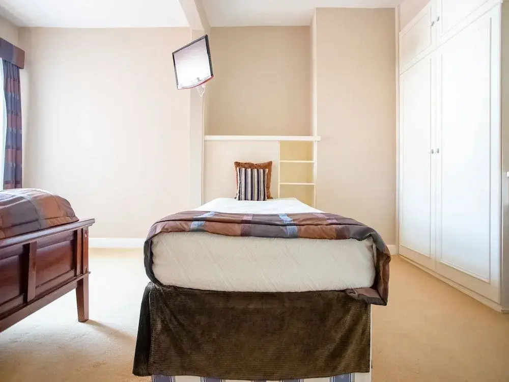 OYO Cliffemount Hotel