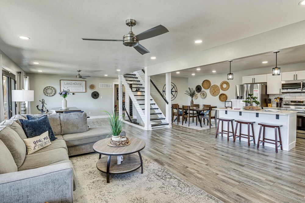 Private Dock & Theater Room: Lake Ozark Luxury
